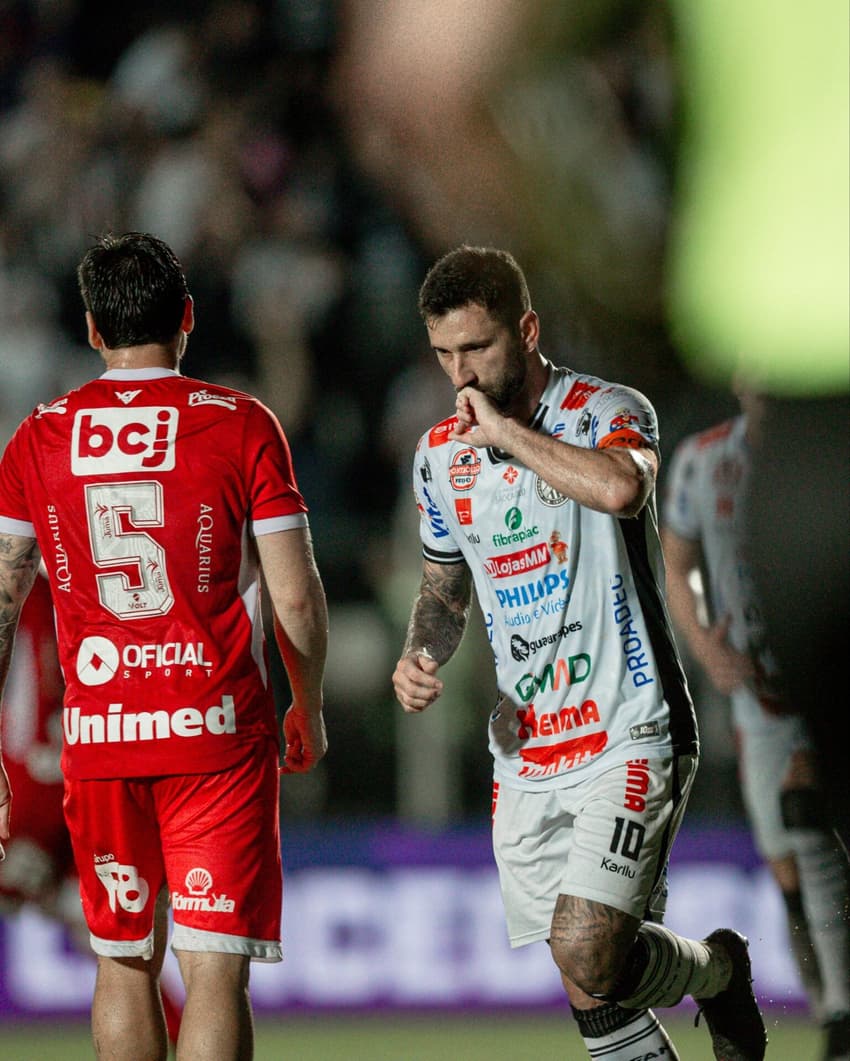 Boschilia Operário-PR Vila Nova gol comemoração