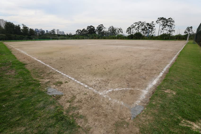 Campo de terra no CT da base do Palmeiras, localizado em Guarulhos (Foto: Reprodução/Palmeiras)