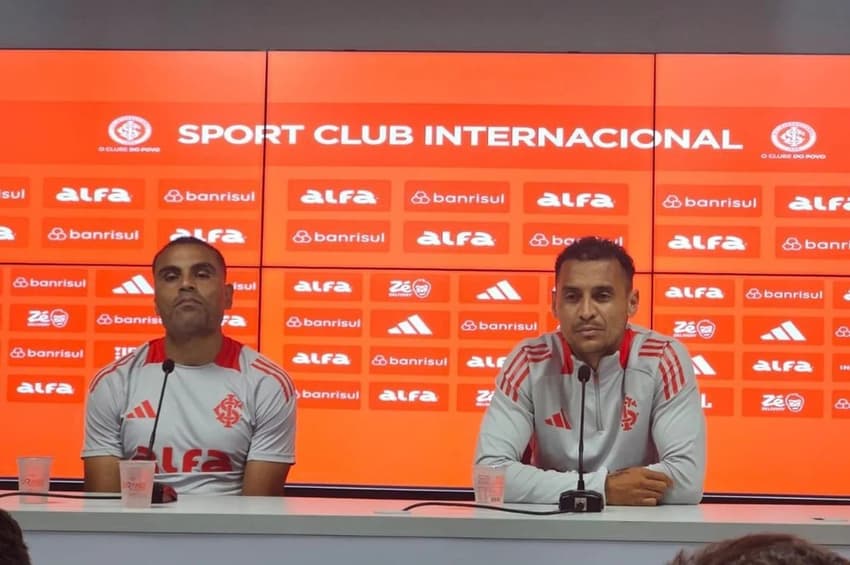 Gabriel Mercado e Alan Patrick em coletiva