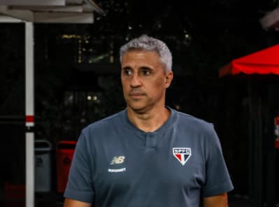 São Paulo embarcou no final da tarde (Foto: Rubens Chiri / São Paulo FC)