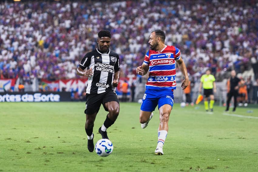 Ceará e Fortaleza se enfrentam pelo Brasileirão (Foto: Edileudo Rodrigues/MyPhoto Press/Gazeta Press)