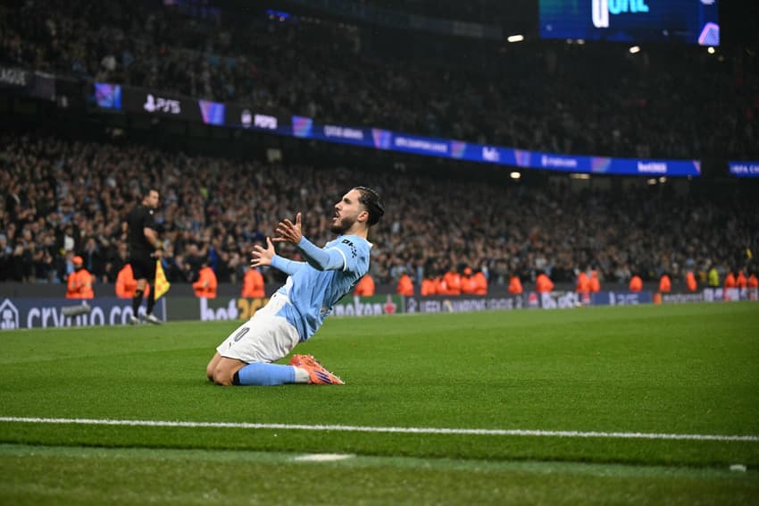 Cherki comemorando o gol contra o Dortmund