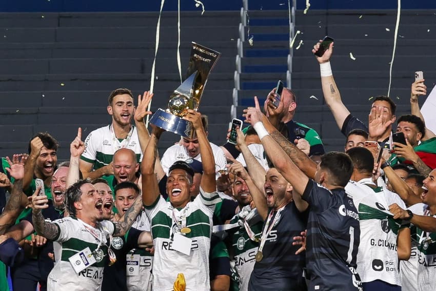 Coritiba campeão taça troféu Série B 2025