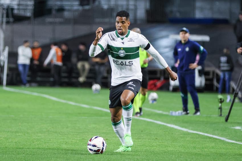 Iuri Castilho, jogador do Coritiba, durante partida contra o CRB pela Série B (Foto: Robson Mafra / AGIF / Gazeta Press)