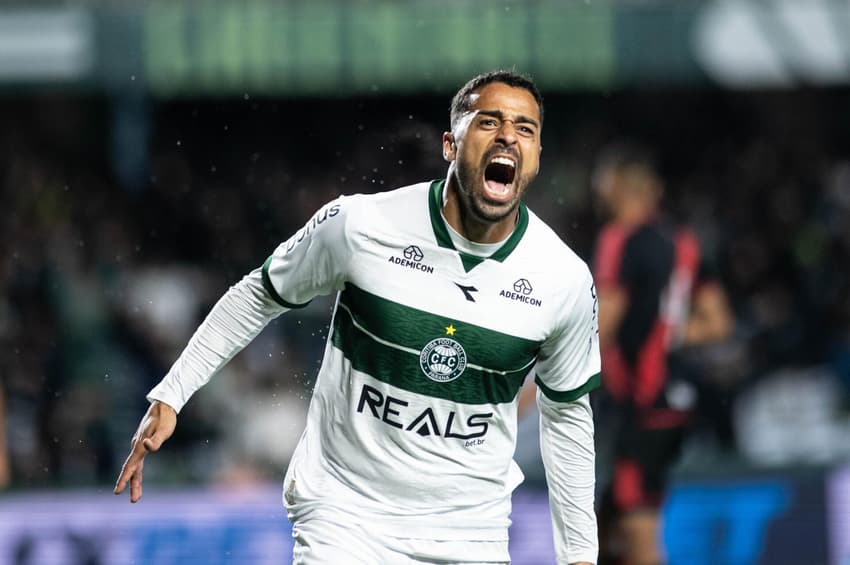 Dellatorre comemora gol do Coritiba na Série B (Foto: Eduardo Somer / Pera Photo Press)