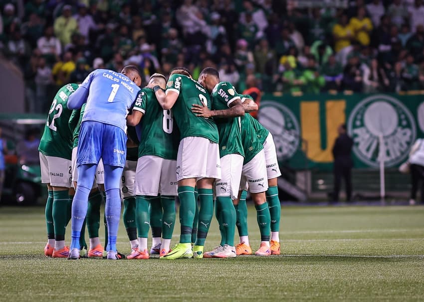 Jogadores do Palmeiras se reúnem antes do jogo contra LDU, pela Libertadores