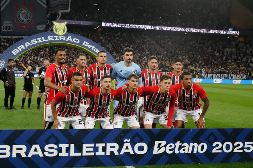 Elenco do São Paulo para a partida contra o Corinthians pelo Brasileirão (Foto: Luis Moura / WPP)