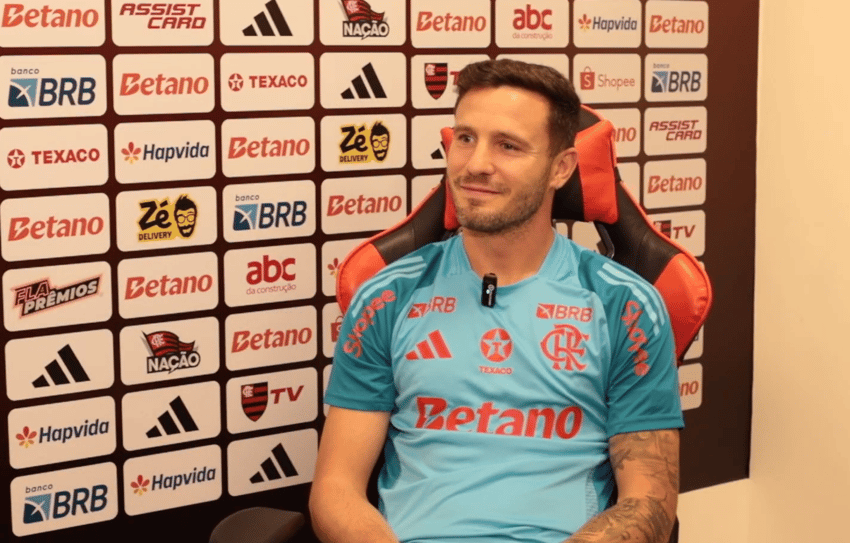 Saúl, jogador do Flamengo, em entrevista ao Lance! (Foto: Bruno Vaz/Lance!)