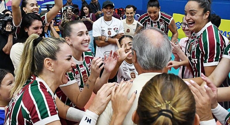 Equipe tricolor comemorando a vitória sobre o Osasco (Foto: Fluminense)