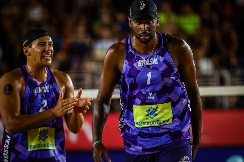 Evandro e Arthur Lanci no Elite 16 de João Pessoa (Foto: Volleyball World)