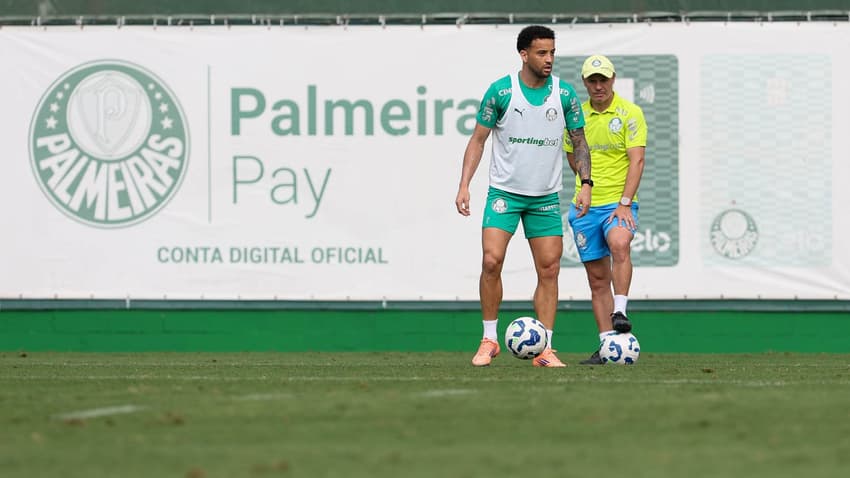 Felipe Anderson durante treinamento do Palmeiras