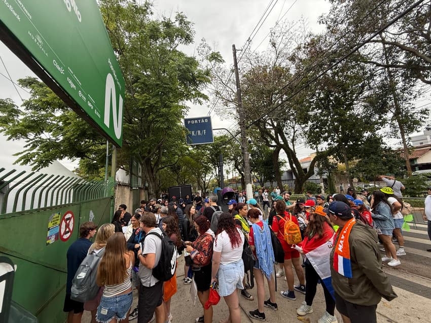 Filas intensas nos arredores de Interlagos para o treino livre do GP de São Paulo na F1 2025 (Foto: Beatriz Pinheiro/Lance!)