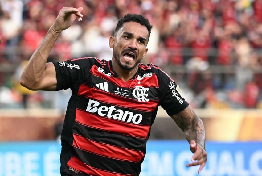 Danilo comemora gol do título da Libertadores. (Foto: Luis ACOSTA / AFP)