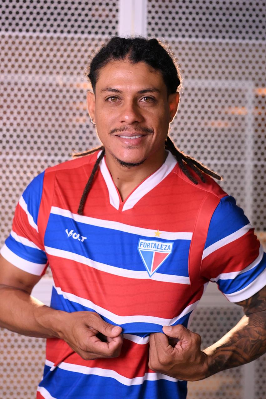 O Fortaleza lançou uma nova linha de camisas populares (Foto: Cleyton Saldanha/Volt)