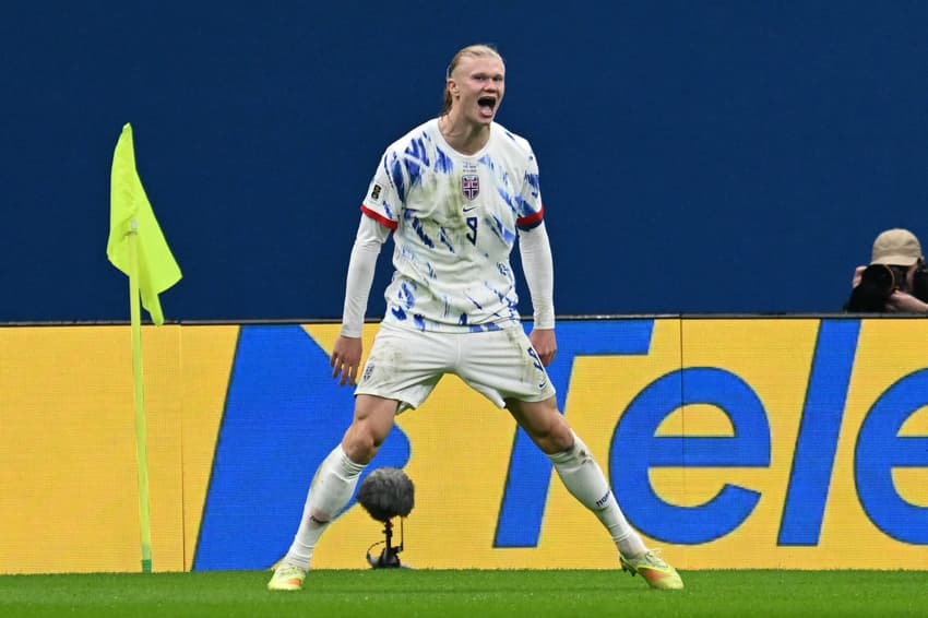 Haaland comemora gol marcado pela Noruega contra a Itália, nas Eliminatórias da Europa