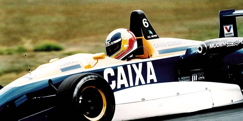 Helio Castroneves andando em Brasília com F3 em 1994