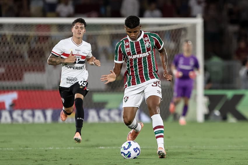 Hércules em campo pelo Fluminense contra o São Paulo