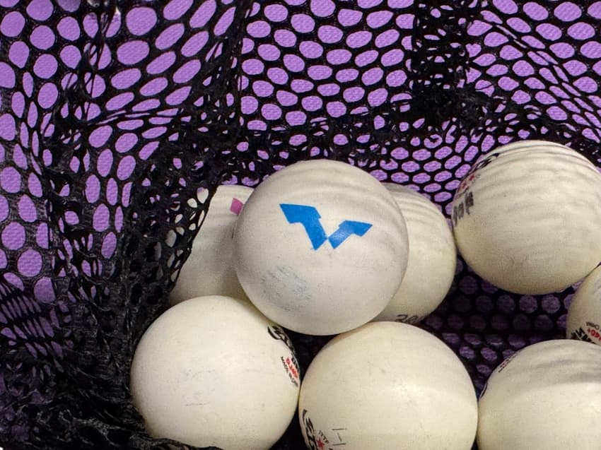 Bolinhas do clube de Hugo Calderano no Rio são da WTT (Foto: Kauhan Fiaux / Lance!)