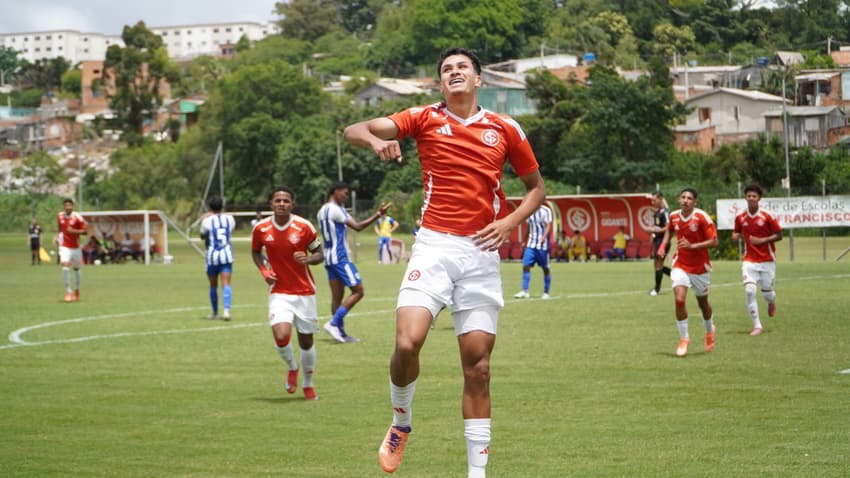 João Bezerra, comemora gol do Internacional sub-17