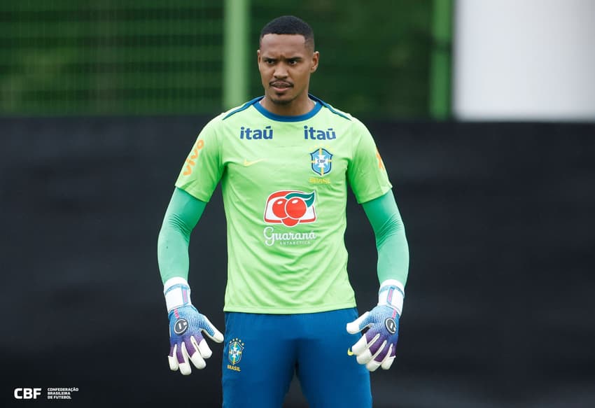 John durante seu primeiro pela Seleção Brasileira, em campo anexo ao Estádio de Goyang (Foto: Rafael Ribeiro / CBF)