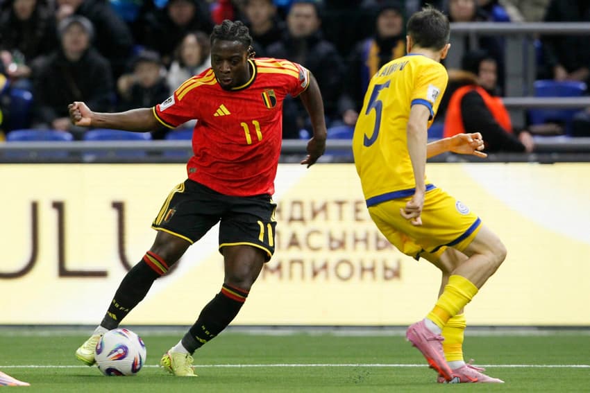 Jeremy Doku em ação pela Bélgica contra o Cazaquistão, pelas Eliminatórias da Europa
