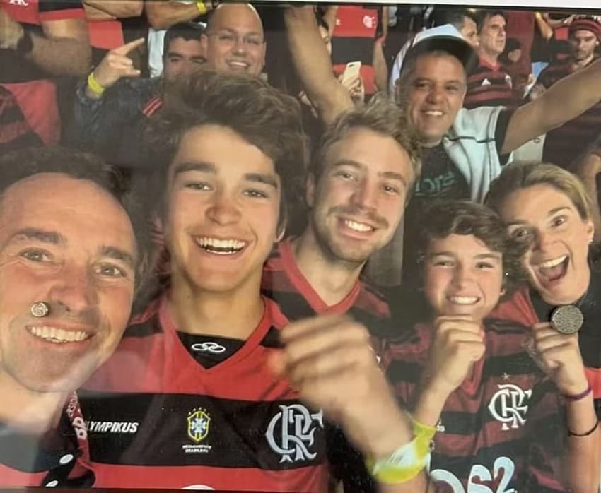 João Fonseca com família em jogo do Flamengo (Arquivo pessoal)