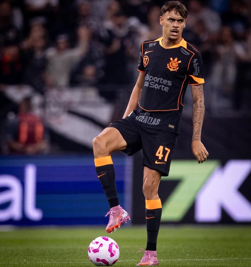 Tchoca reencontra o Ceará (Foto: Divulgação/ Corinthians)