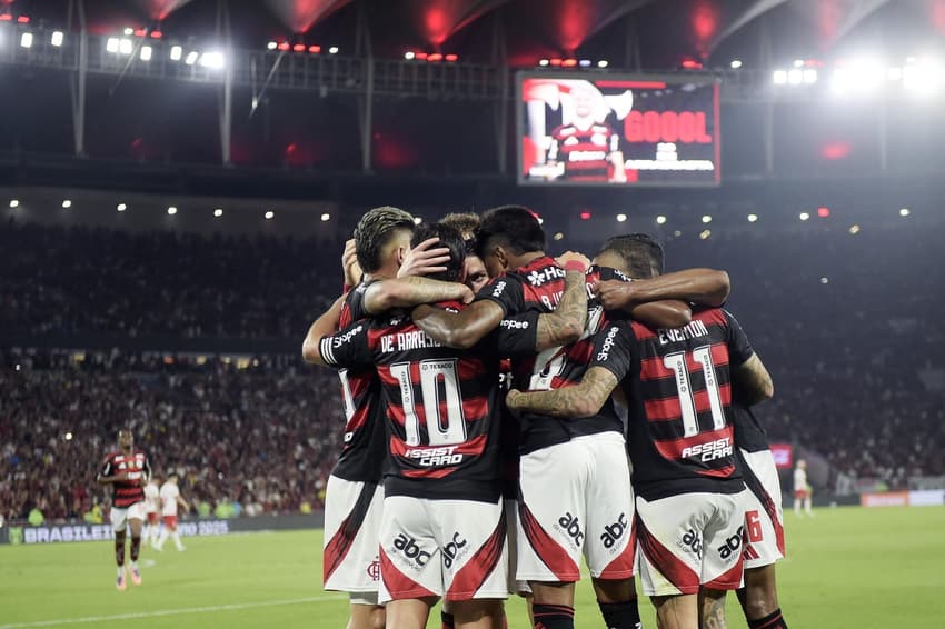 Jogadores do Flamengo celebram gol