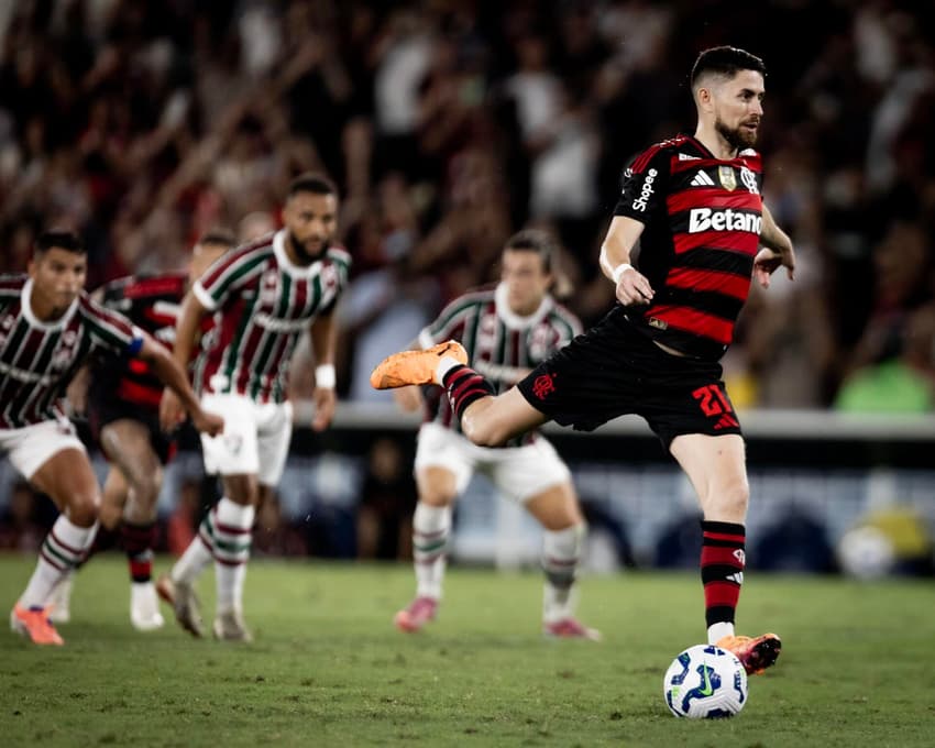 Jorginho batendo pênalti