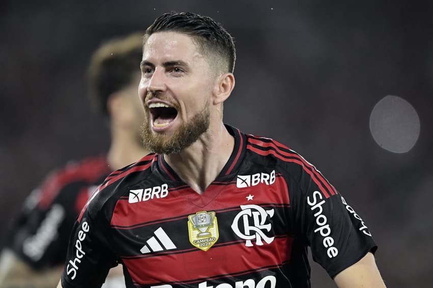 Jorginho jogador do Flamengo comemora seu gol durante partida contra o Bragantino