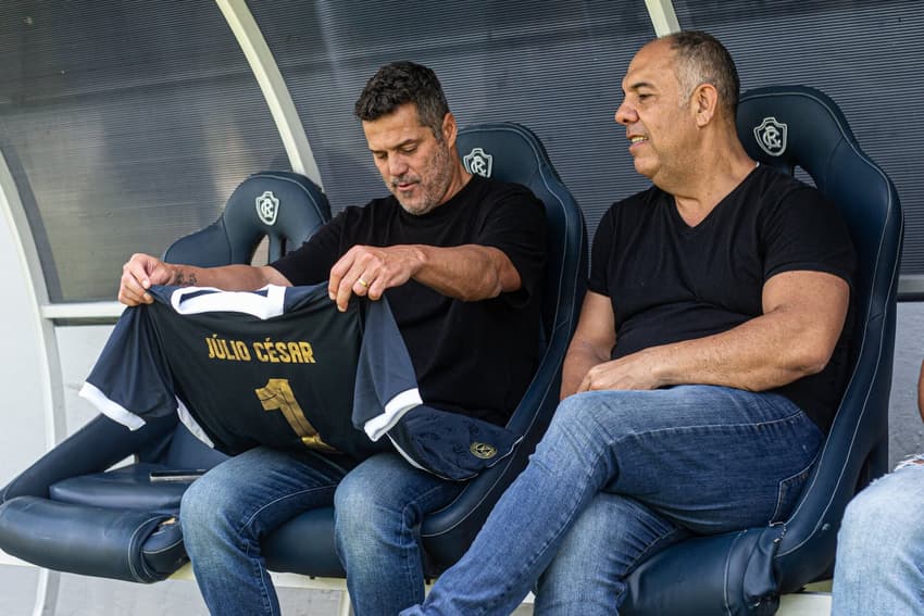 Júlio César e Marcos Braz no CT do Remo