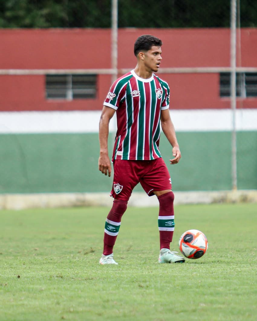 Julio Fidélis em campo pelo Fluminense no Carioca Sub-20, contra o Vasco