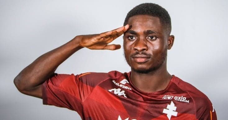 Koffi Kouao é jogador do Metz, da Ligue 1 (Foto: Reprodução/ @lusojornal)
