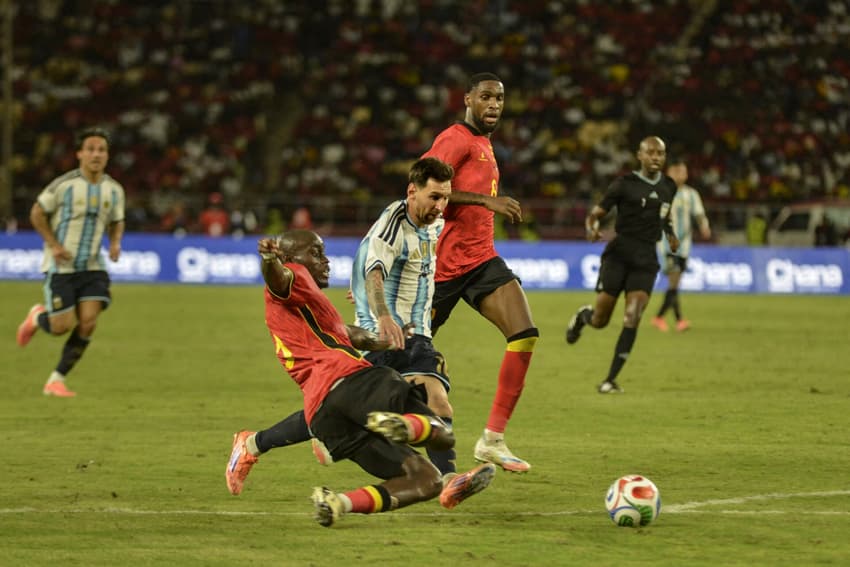 Messi em ação pela Argentina em amistoso com a Angola