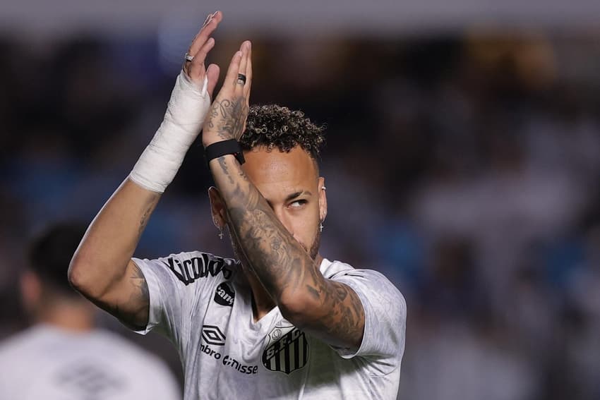 Neymar Jr jogador do Santos durante aquecimento antes da partida contra o Palmeiras (Foto: Ettore Chiereguini/AGIF/Gazeta Press)