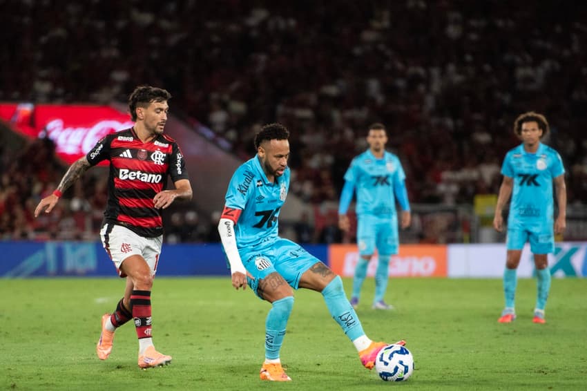 Neymar durante jogo contra o Flamengo no Maracanã