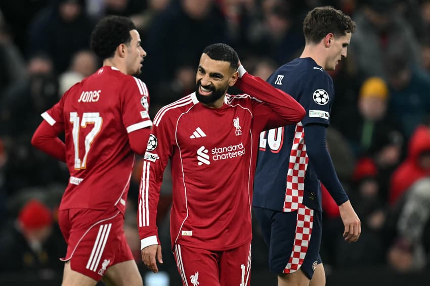 Jogadores do Liverpool em ação contra o PSV pela Champions League (Foto: Paul ELLIS / AFP)