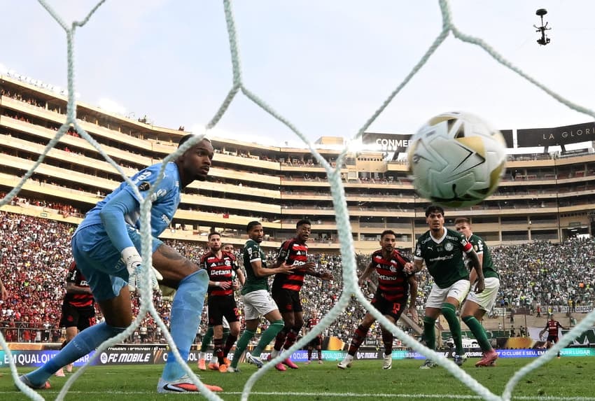 O gol que deu o título da Libertadores para o Flamengo, sobre o Palmeiras.
