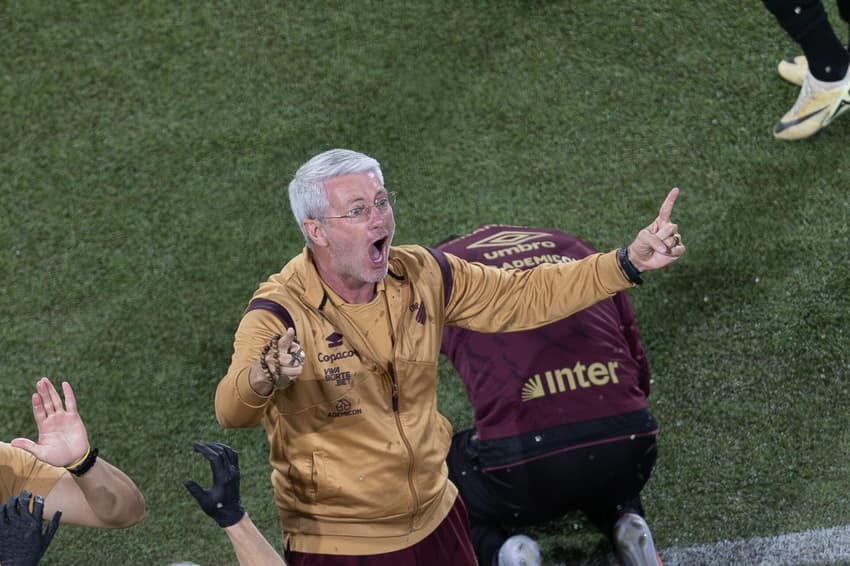 Odir Hellmann Athletico América-MG comemoração acesso Série B