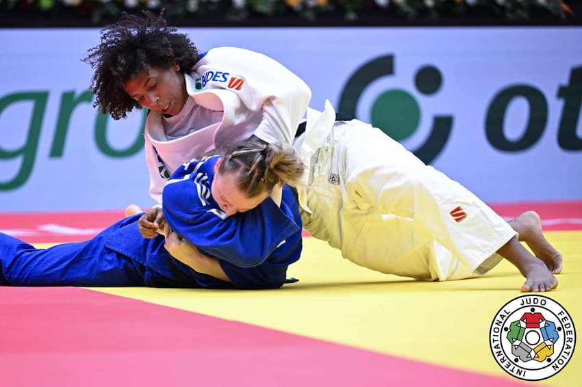 Rafaela Silva nas quartas de final no Grand Slam de Abu Dhabi (Foto: IJF)