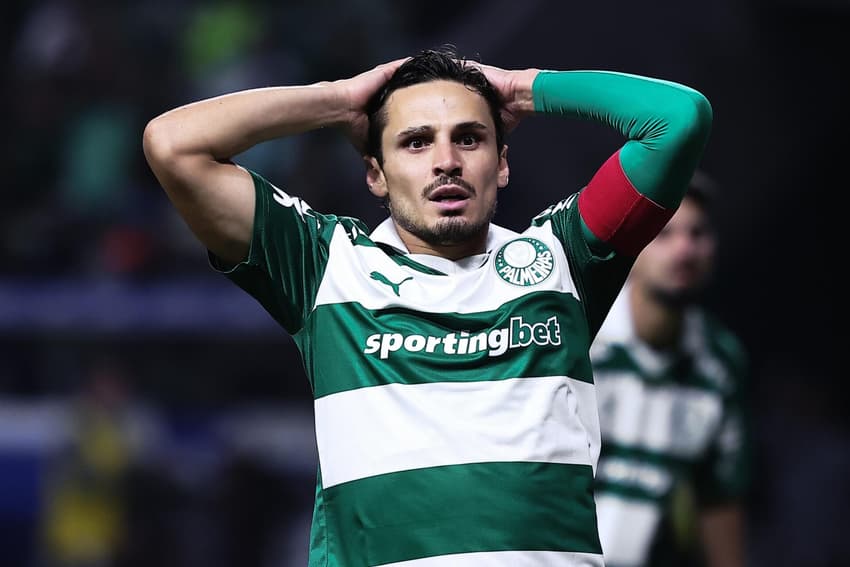 Raphael Veiga durante partida entre Palmeiras e Vitoria