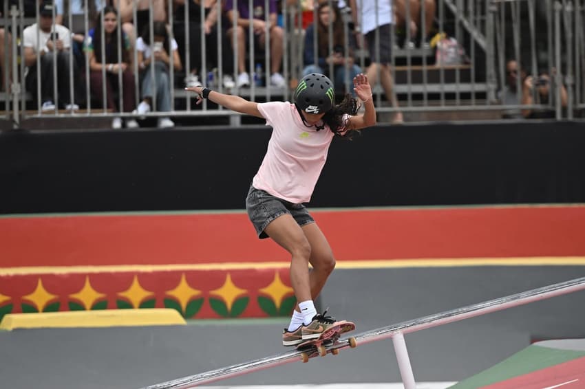 Rayssa Leal faz manobra durante o STU Pro Tour do Rio