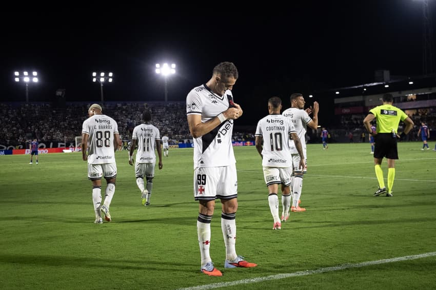 Red Bull Bragantino x Vasco da Gama pelo Campeonato Brasileiro realizado no Estádio Estádio Municipal Cícero de Souza Marques. Fotos Matheus LimaVasco.