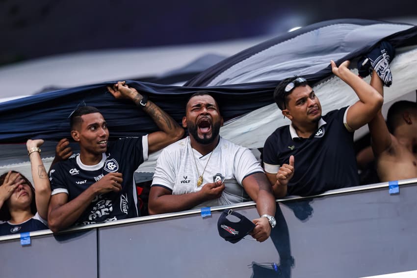 Torcedores do Remo se emocionam com acesso à Série A do Brasileirão (Foto: Fernando Torres/AGIF/Gazetapress)<br><br>