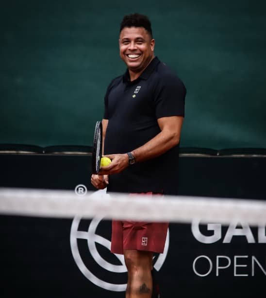 Ronaldo promoveu um torneio de tênis beneficente em sua mansão (Foto: Reprodução)