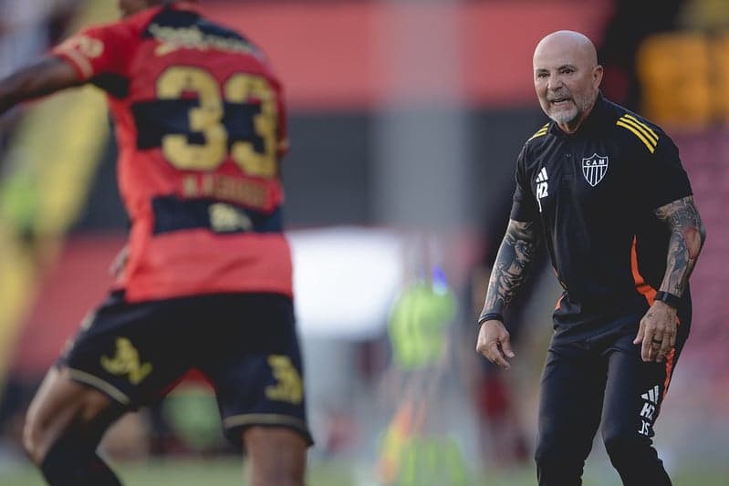 Sampaoli durante partida contra o Sport (Foto: Pedro Souza / Atlético)
