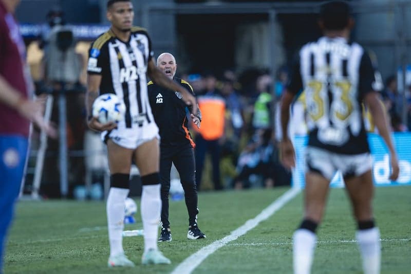Sampaoli na partida contra o Lanús