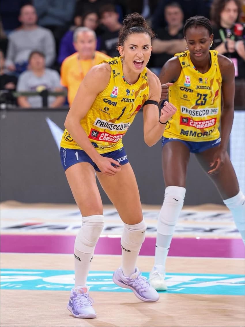 Gabi Guimarães em ação pelo Conegliano (Foto: Reprodução / Instagram)