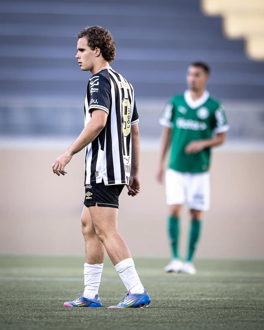 Bernardo acumula passagens pela categoria de base do Tricolor. (Foto: Divulgação/ Instagram)