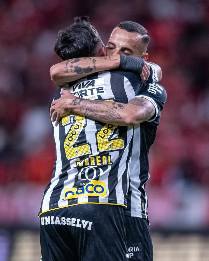 Guilherme deu a assistência para o gol de Barreal no segundo tempo do jogo contra o Inter. (Foto: Leo Piva/ Santos FC)